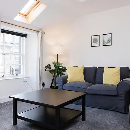 Joivy Beautiful Mews Home Near Princes Street Edinburgh Exterior photo
