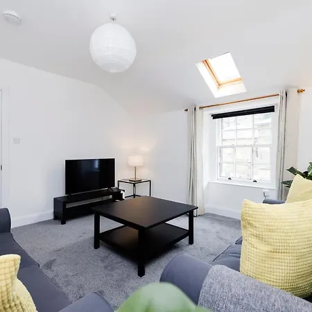Joivy Beautiful Mews Home Near Princes Street Edinburgh Exterior photo