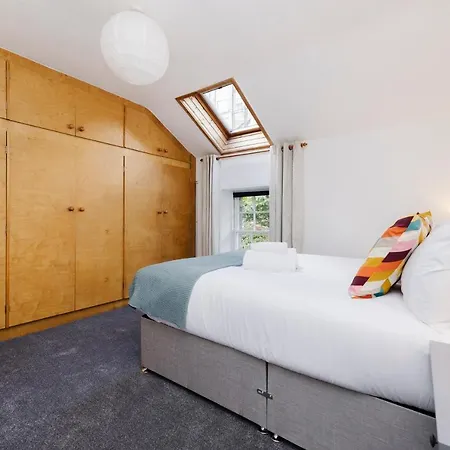 Joivy Beautiful Mews Home Near Princes Street Edinburgh Exterior photo