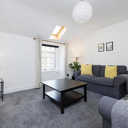 Joivy Beautiful Mews Home Near Princes Street Edinburgh Exterior photo