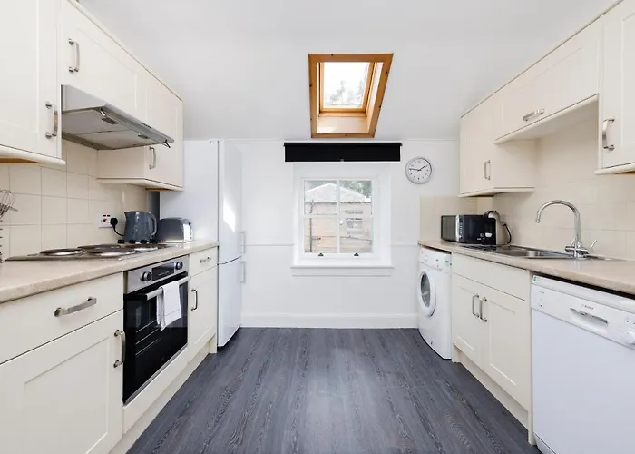 Joivy Beautiful Mews Home Near Princes Street